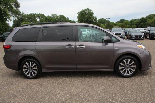 2020 Toyota Sienna XLE