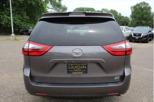 2020 Toyota Sienna XLE