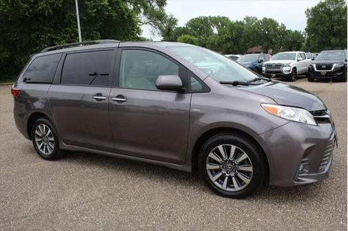2020 Toyota Sienna XLE
