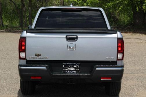 Lunar Silver Metallic 2017 Honda Ridgeline RTS