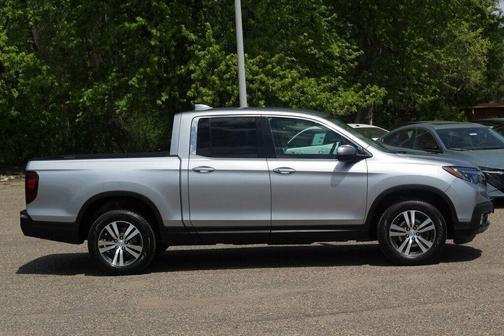 Lunar Silver Metallic 2017 Honda Ridgeline RTS