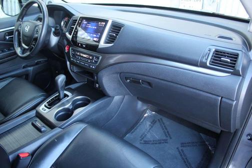 Photo 5 of 29 of 2017 Honda Pilot EX-L
