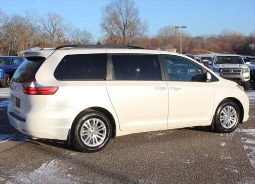2017 Toyota Sienna XLE Premium