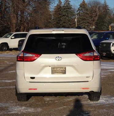2017 Toyota Sienna XLE Premium