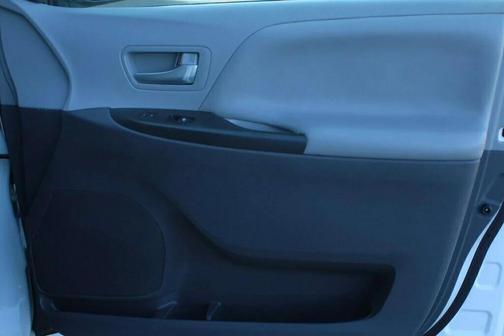 2019 Toyota Sienna LE