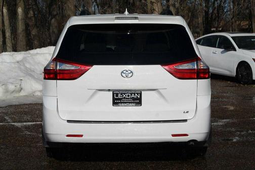 2019 Toyota Sienna LE