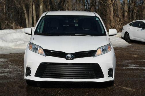 2019 Toyota Sienna LE