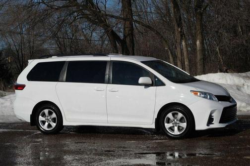 2019 Toyota Sienna LE