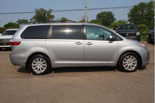 2017 Toyota Sienna XLE Premium