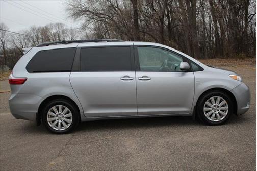 2017 Toyota Sienna XLE Premium