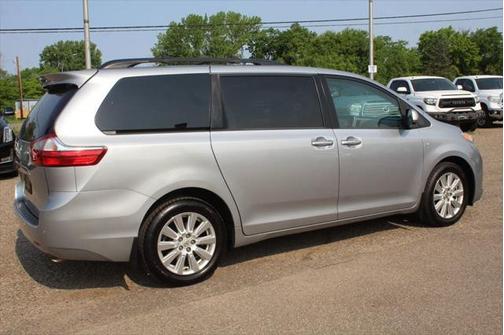 2017 Toyota Sienna XLE Premium