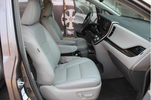 2017 Toyota Sienna XLE Premium