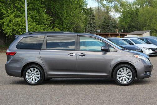 Predawn Gray Mica 2017 Toyota Sienna XLE Premium