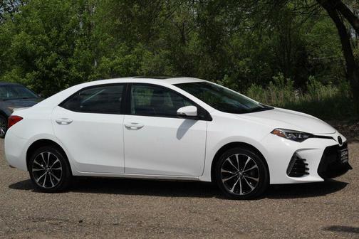 Super White 2017 Toyota Corolla XSE
