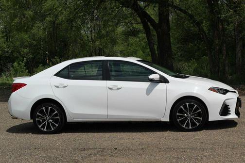 Super White 2017 Toyota Corolla XSE