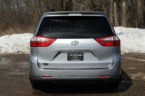 2017 Toyota Sienna XLE Premium