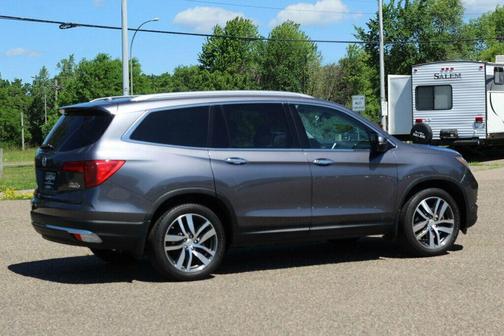 Modern Steel Metallic 2017 Honda Pilot Elite