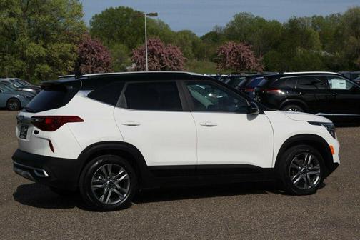 Clear White/Black Roof 2023 Kia Seltos S