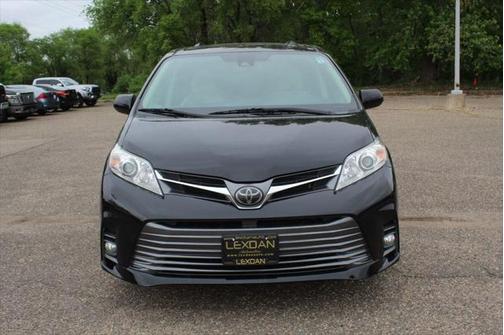 2020 Toyota Sienna XLE