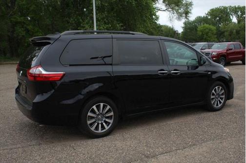 2020 Toyota Sienna XLE