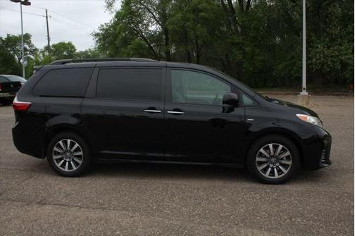 2020 Toyota Sienna XLE