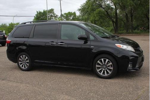 2020 Toyota Sienna XLE