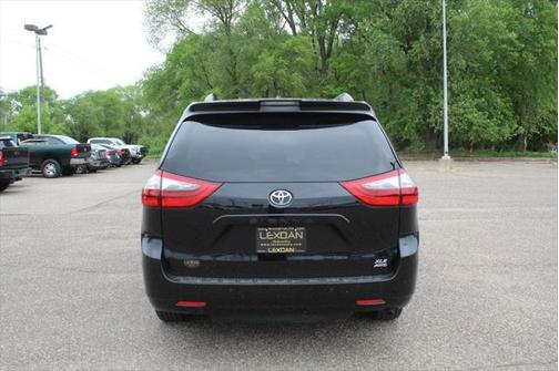 2020 Toyota Sienna XLE