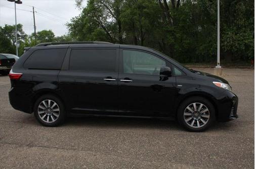 2020 Toyota Sienna XLE