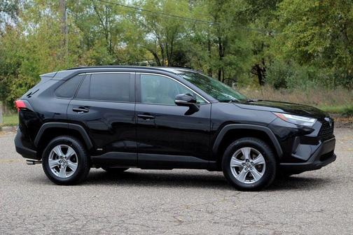 2022 Toyota RAV4 Hybrid XLE