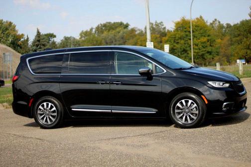 2023 Chrysler Pacifica Hybrid Limited