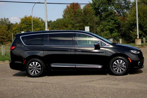 2023 Chrysler Pacifica Hybrid Limited
