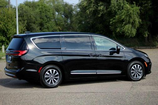 2023 Chrysler Pacifica Hybrid Limited