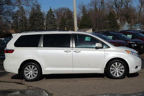 2017 Toyota Sienna XLE