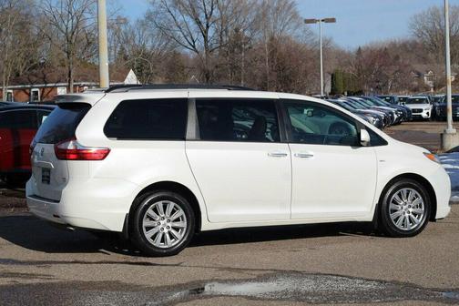 2017 Toyota Sienna XLE