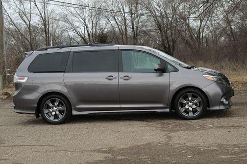 2017 Toyota Sienna SE