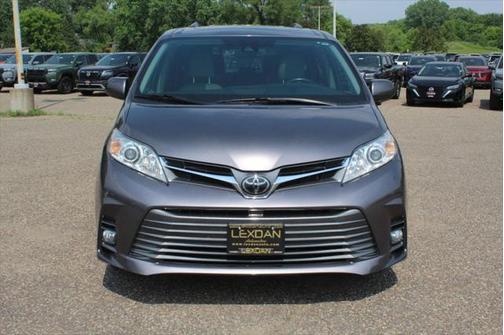 2020 Toyota Sienna XLE