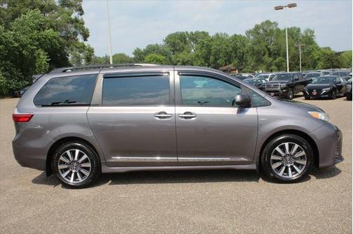 2020 Toyota Sienna XLE