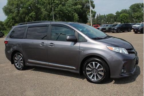 2020 Toyota Sienna XLE