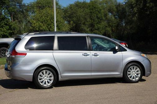2012 Toyota Sienna XLE