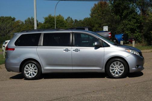2012 Toyota Sienna XLE