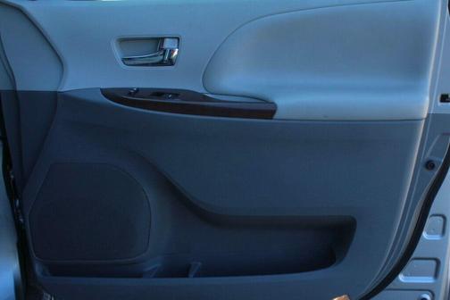 2012 Toyota Sienna XLE