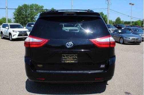 2017 Toyota Sienna XLE