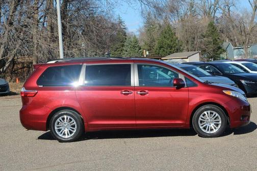 2016 Toyota Sienna XLE