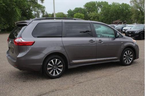 2018 Toyota Sienna LE