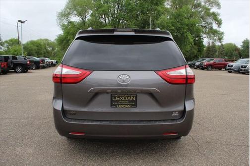 2018 Toyota Sienna LE