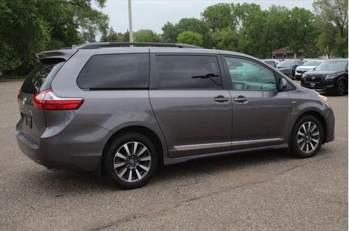 2018 Toyota Sienna LE