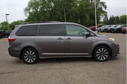 2018 Toyota Sienna LE