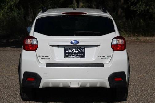 Crystal White Pearl 2017 Subaru Crosstrek 2.0i Premium