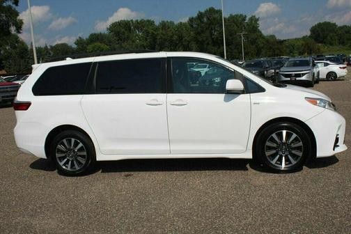 2020 Toyota Sienna LE