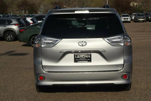 Silver Sky Metallic 2017 Toyota Sienna SE